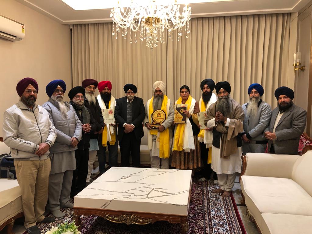 क्षेत्र के प्रसिद्ध सामाजिक कार्यकर्ता और नरोआ पंजाब के प्रमुख बरजिंदर सिंह हुसैनपुर को गुरु नानक मिशन सेवा सोसायटी द्वारा विशेष सम्मान दिया गया।